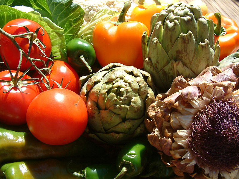 Source : https://commons.wikimedia.org/wiki/File:Veg,_artichoke,_tomato,_DSCF1616.jpg